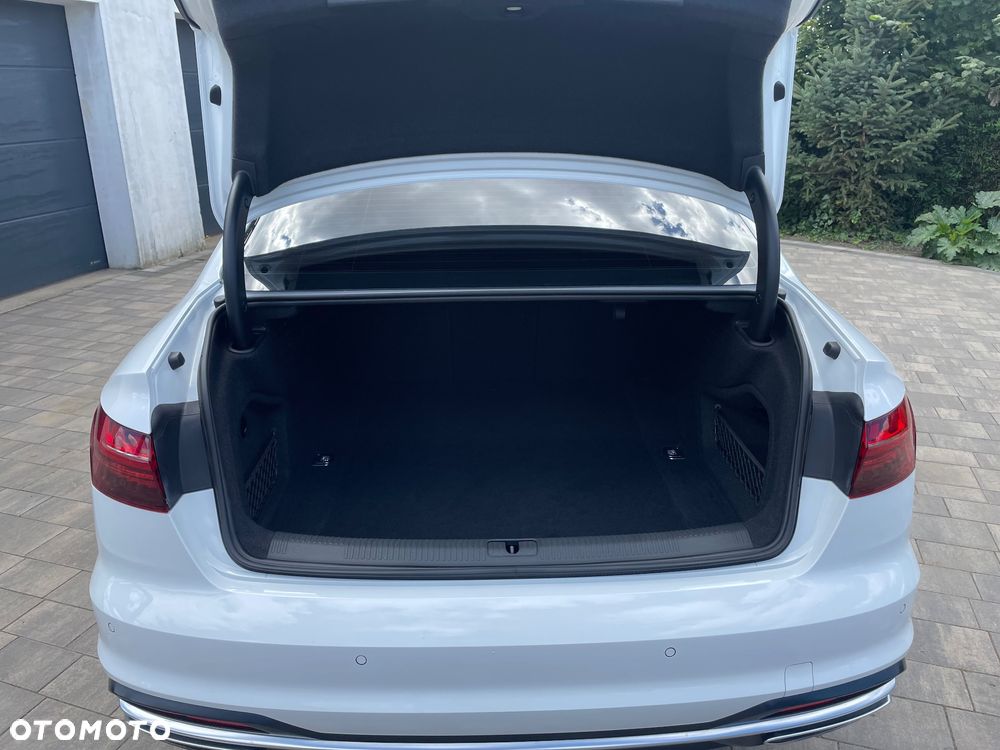 Audi A4 Limousine 40 TFSI S tronic design - 35