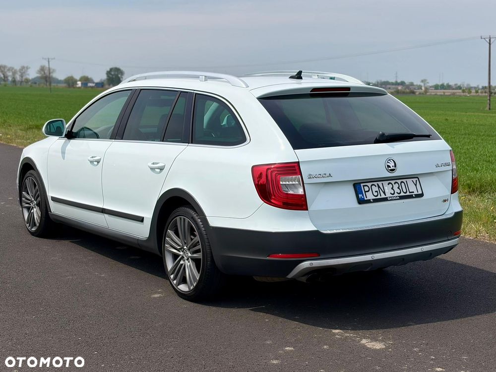 Skoda Superb 2.0 TDI 4x4 Platinum Outdoor DSG - 6