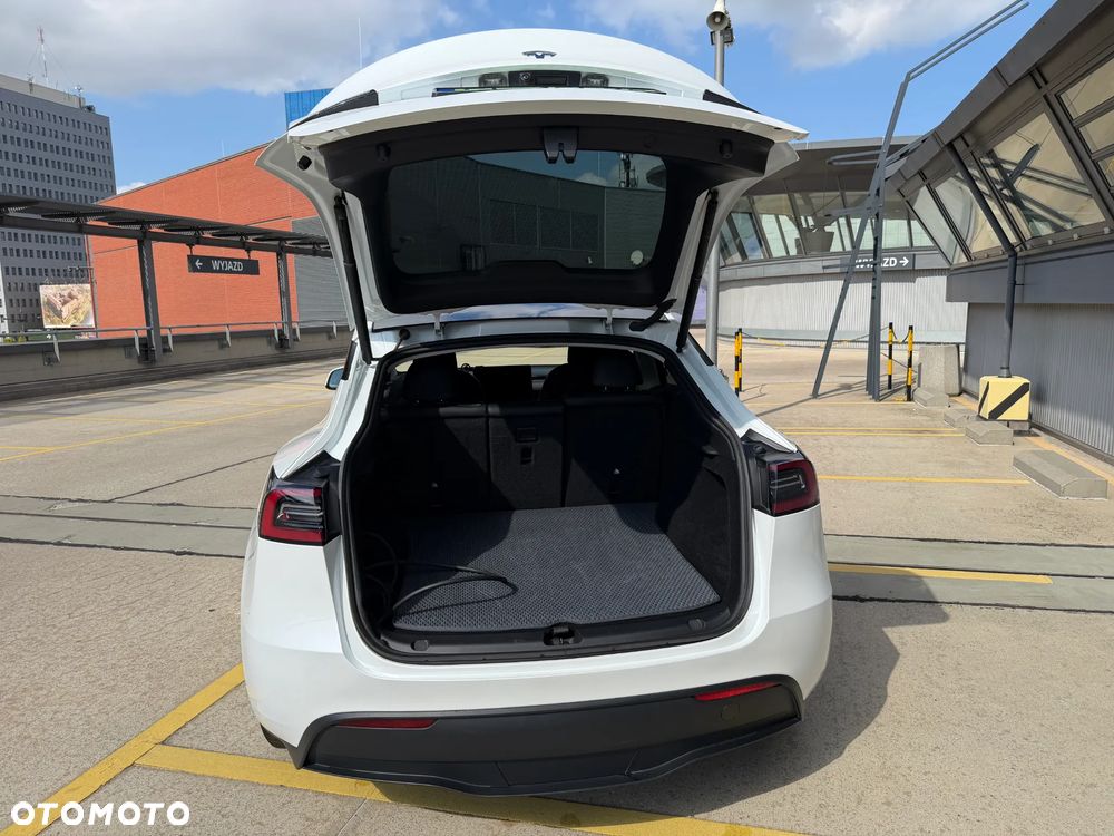 Tesla Model Y - 15