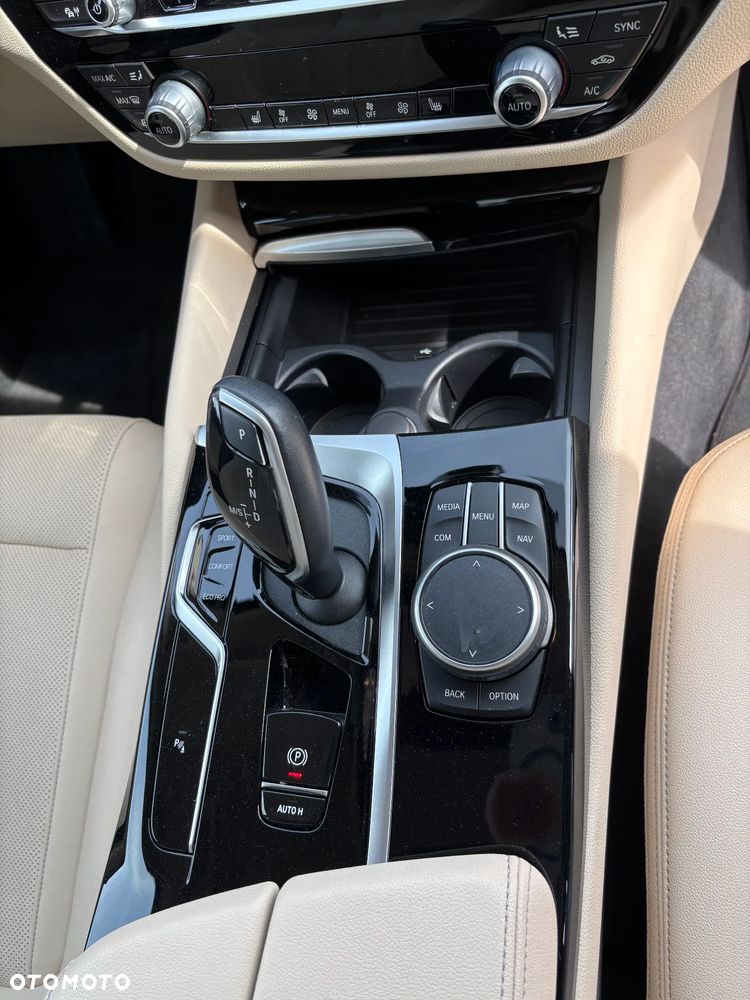 BMW Seria 5 520d xDrive - 8