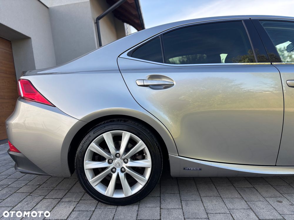 Lexus IS 300h Prestige - 21