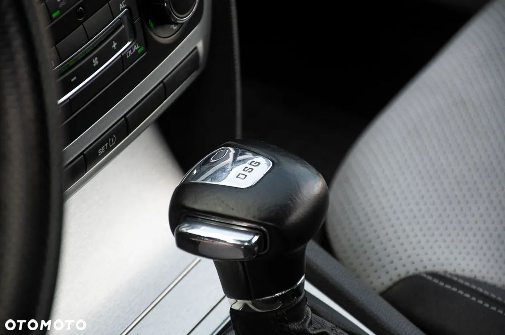 Skoda Octavia 2.0 TDI CR DPF DSG RS - 38