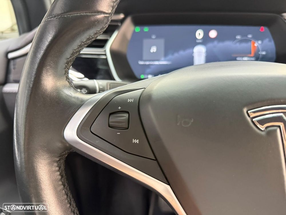 Tesla Model X 100D - 17