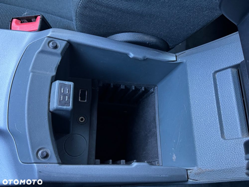 Ford Grand C-MAX - 37