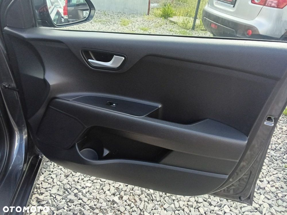 Kia Rio - 31