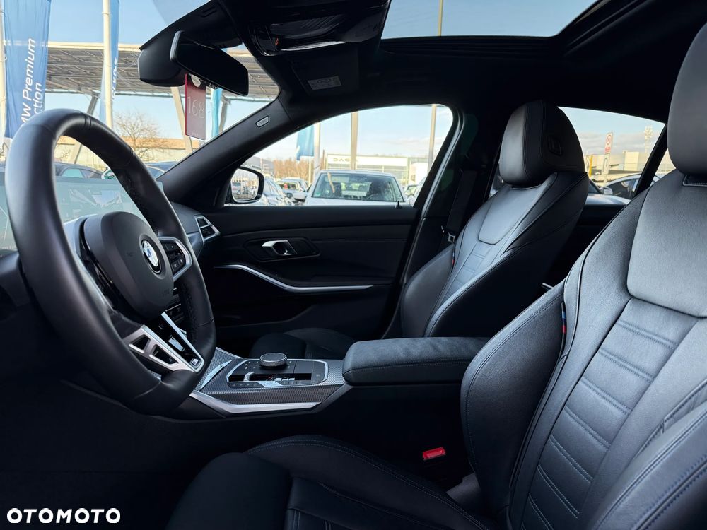 BMW Seria 3 330i xDrive M Sport - 28