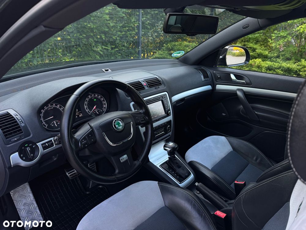 Skoda Octavia 2.0 TDI CR DPF DSG RS - 25