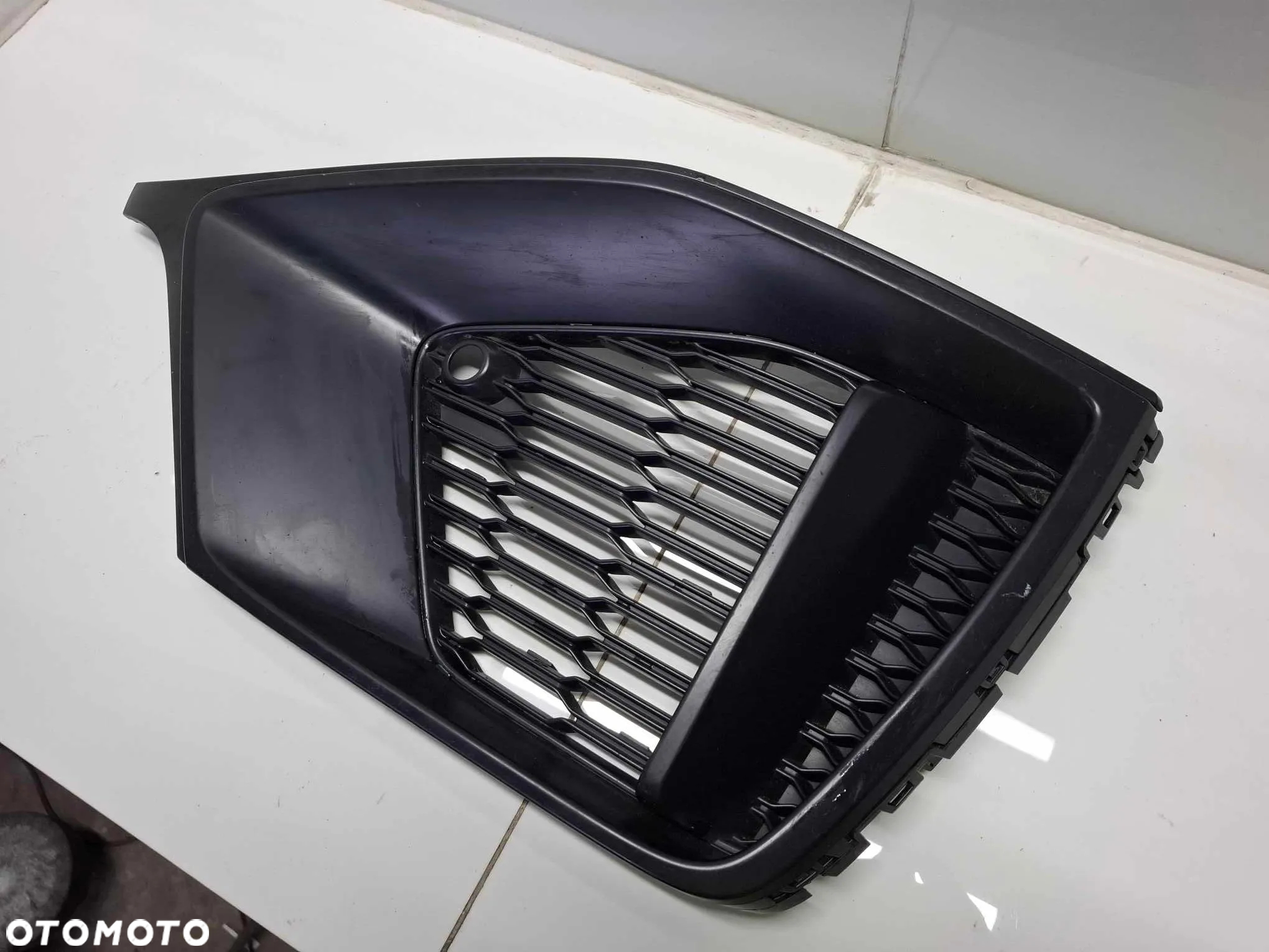 KRATKA ZDERZAKA PRZÓD PRZEDNIA AUDI Q8 S LINE 4M 4M8807682A - 3