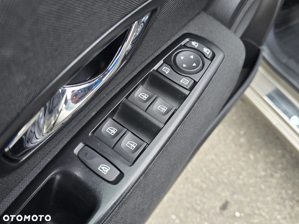 Renault Fluence 1.6 16V Limited - 10