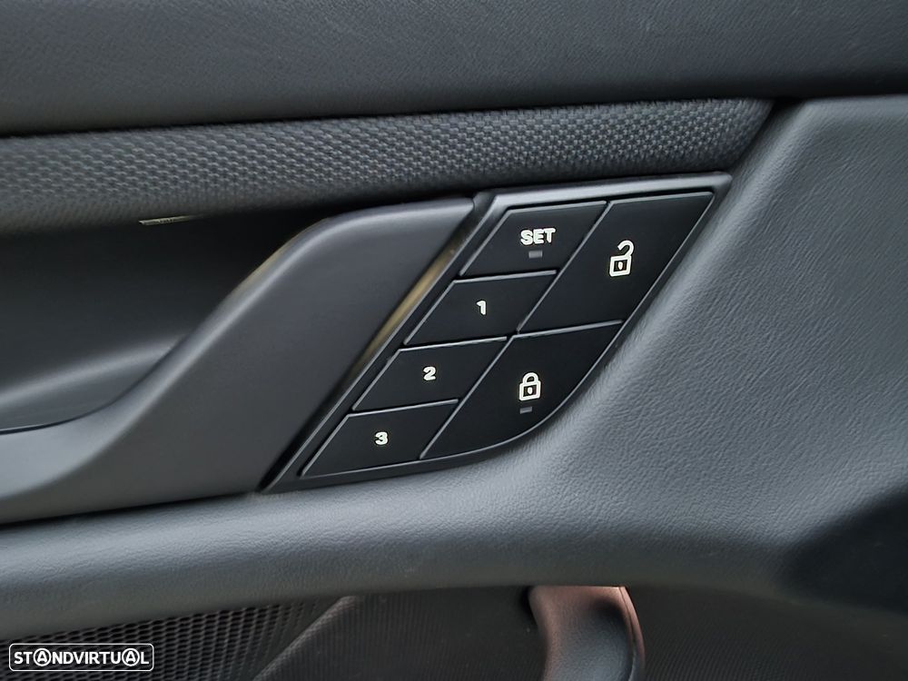 Porsche Taycan Cross Turismo 4 - 30