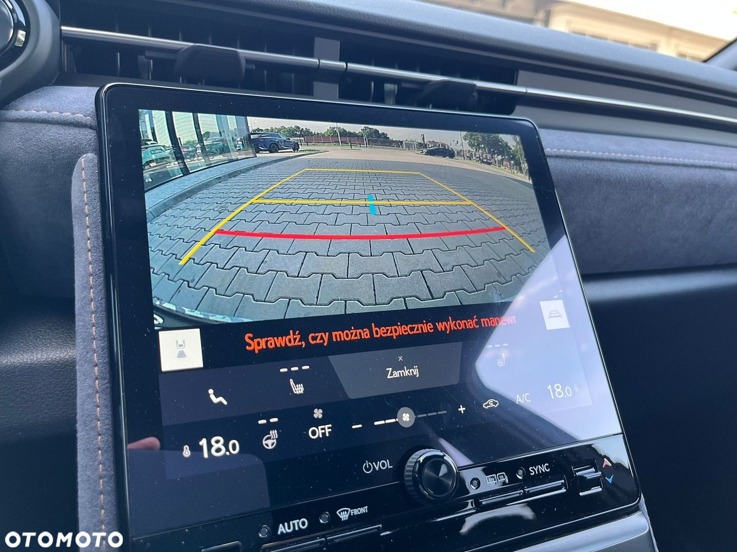 Lexus LBX 1.5 Hybrid Cool AWD - 25