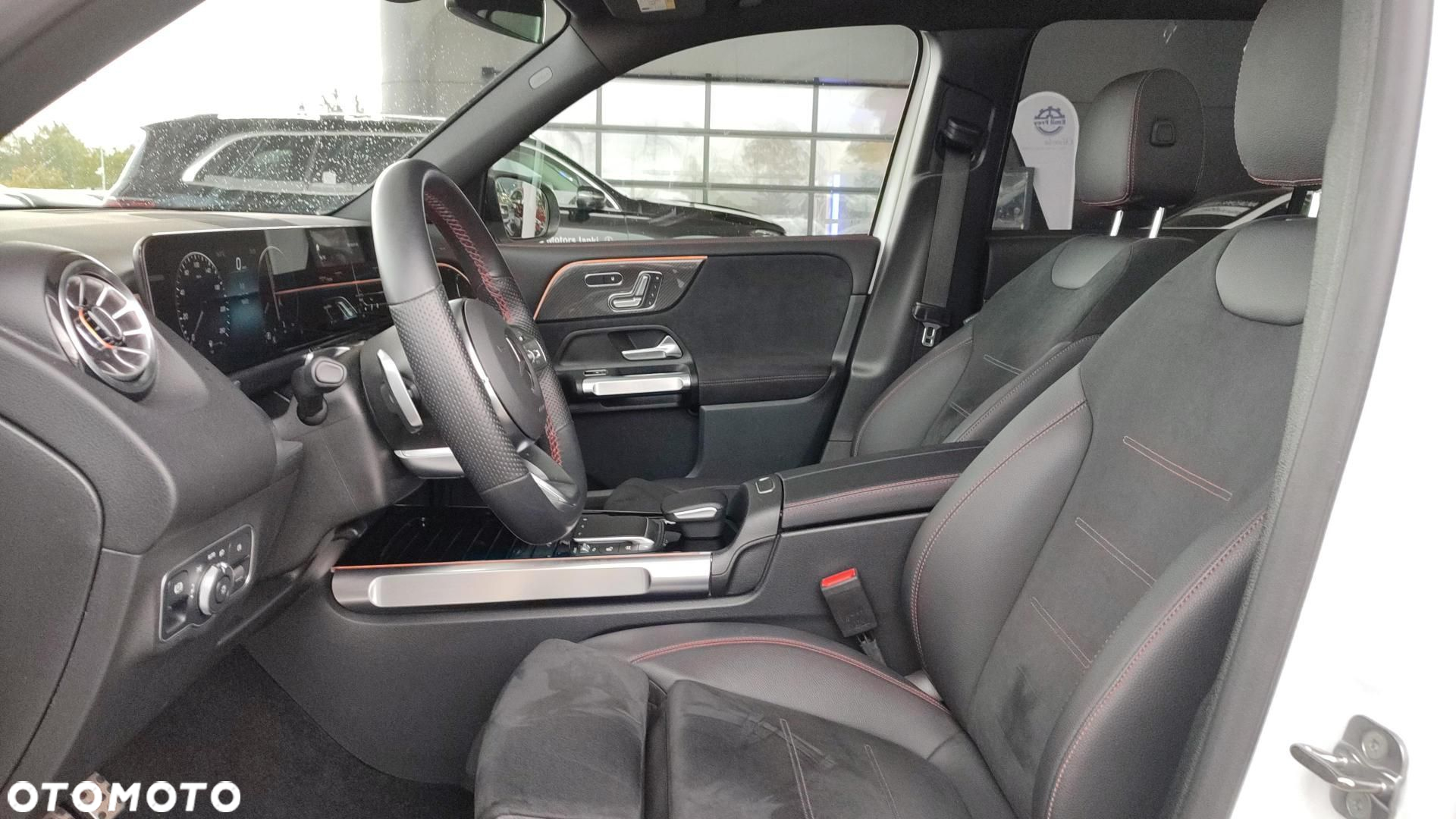 Mercedes-Benz GLB - 13