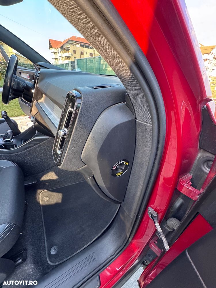 Volvo XC 40 D3 AWD Momentum Pro - 36