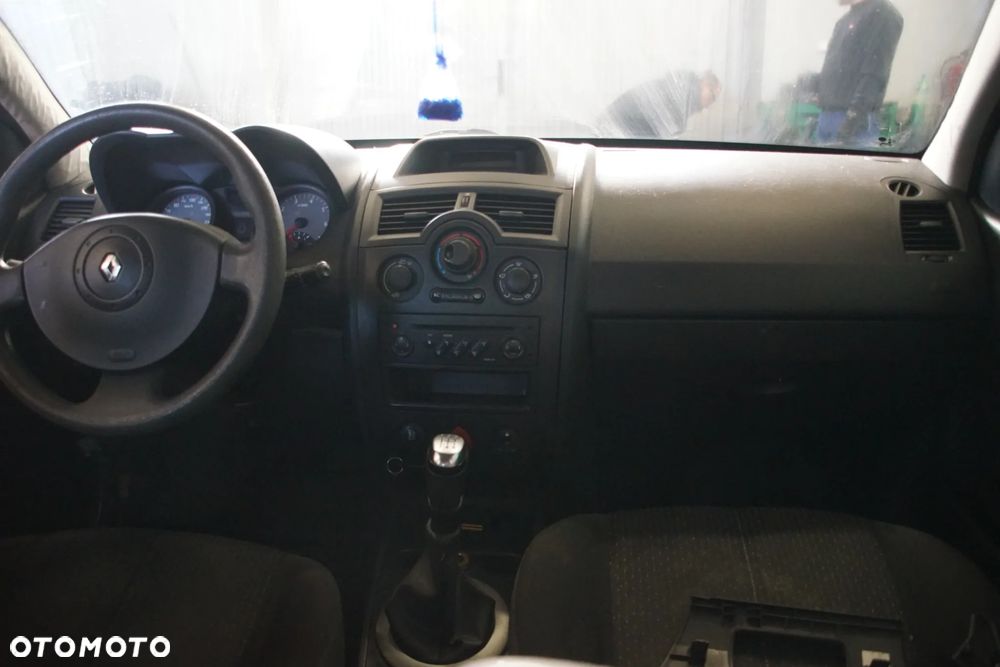 Auto na części - Renault Megane II 1.4 16V 98 KM K4J730 JH3105 TEA19 2003R Silnik Skrzynia Drzwi Maska Klapa Błotnik Zderzak Klapa Klamka Lusterko Klamka Szyba Deska Kokpit Sterownik Moduł Czujnik Licznik Panel Kierownica - 14
