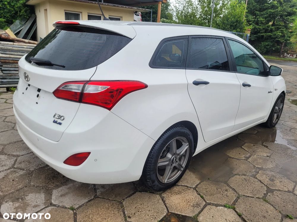 Hyundai i30 blue 1.6 CRDi YES Gold - 4
