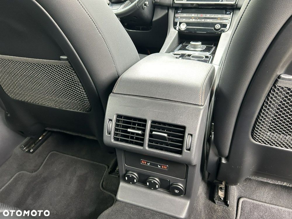 Jaguar F-Pace 2.0 i4P AWD Prestige - 27