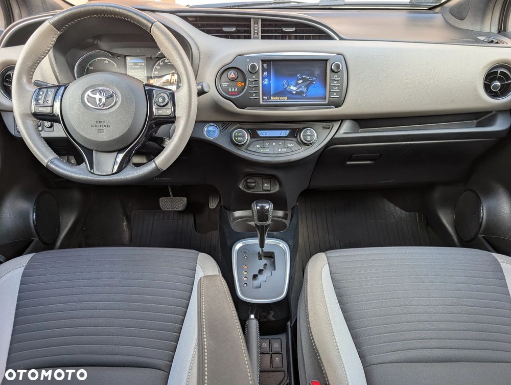 Toyota Yaris Hybrid 100 Selection Passion - 7