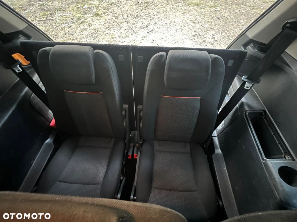 Ford S-Max - 17