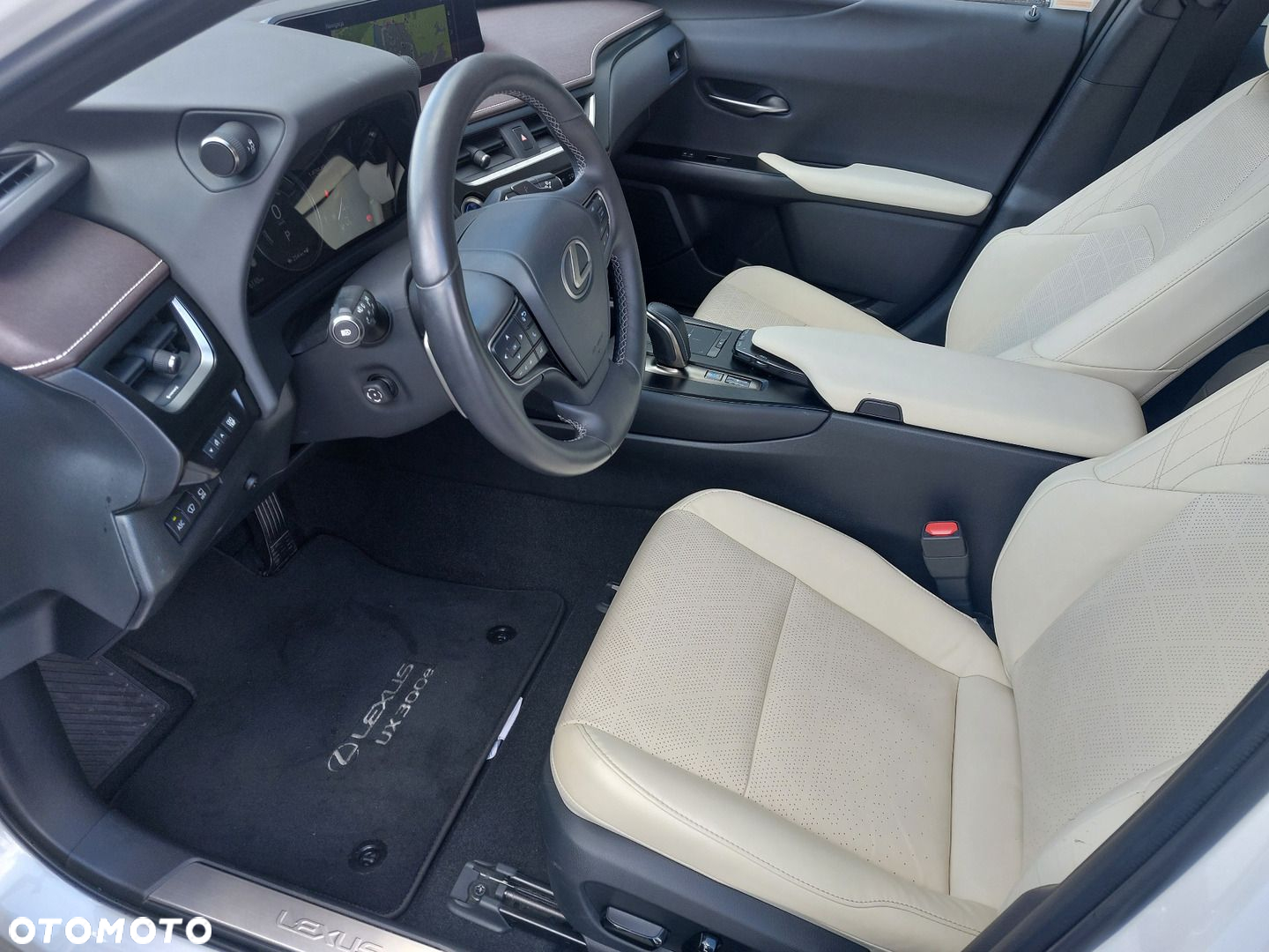 Lexus UX - 8