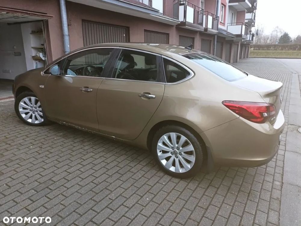 Opel Astra 1.6 Executive - 1