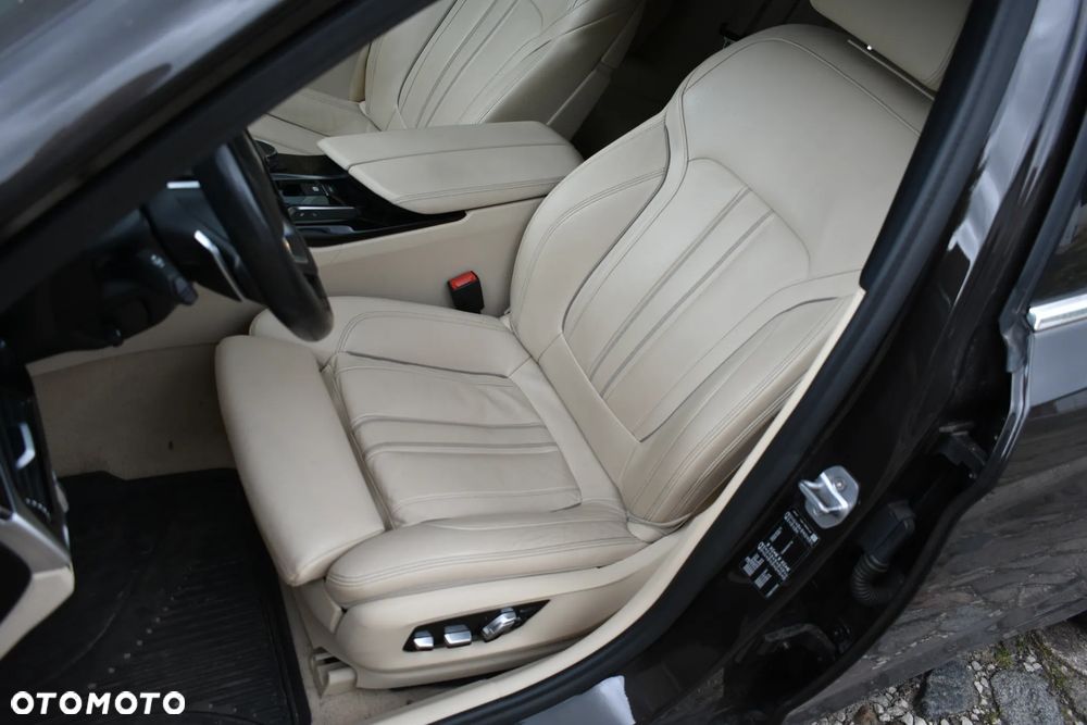 BMW Seria 5 525d Luxury Line - 6