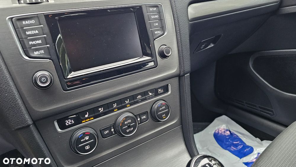 Volkswagen Golf 1.6 TDI BlueMotion Comfortline - 21