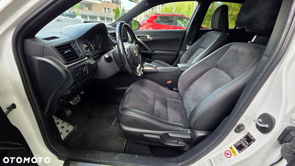 Lexus CT 200h F Sport Edition - 11