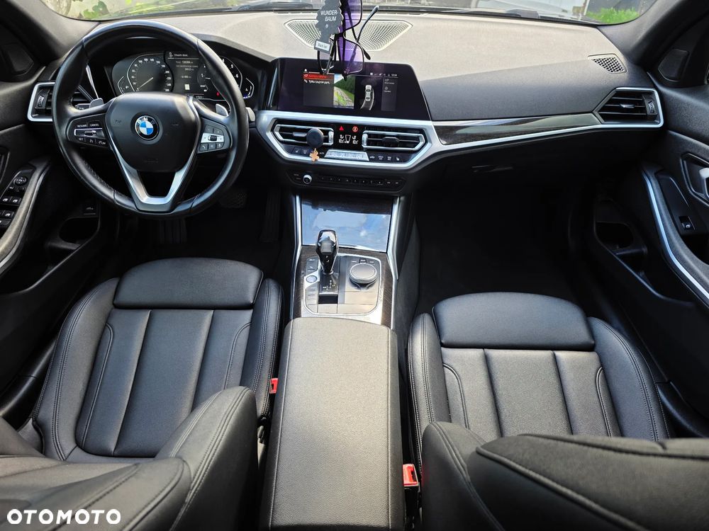 BMW Seria 3 330i Sport - 12
