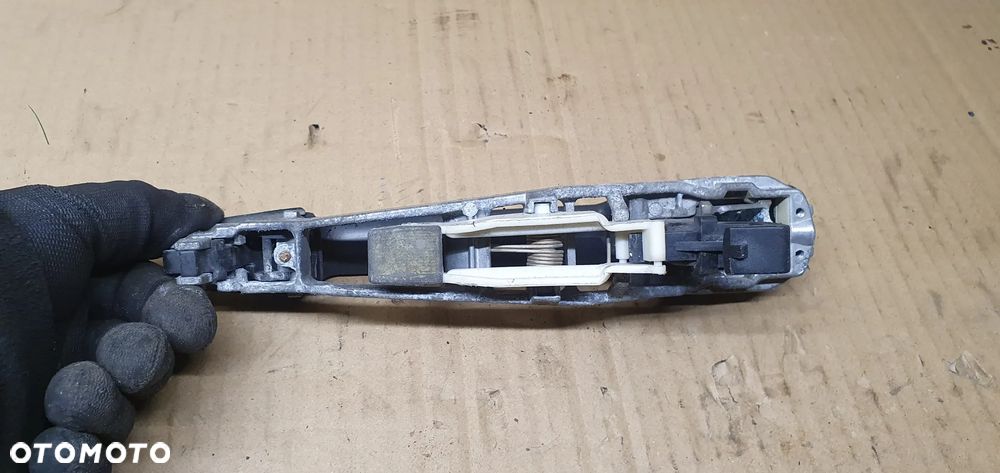 Klamka zewnętrzna lewy tył tylna lewa Mercedes W124 - 4