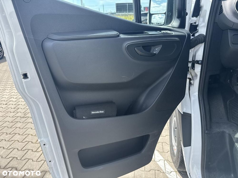 Mercedes-Benz Sprinter - 12