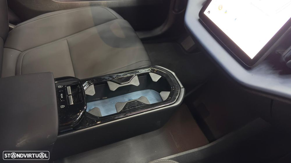 Volvo EX30 Single Motor Extended Range RWD Core - 41