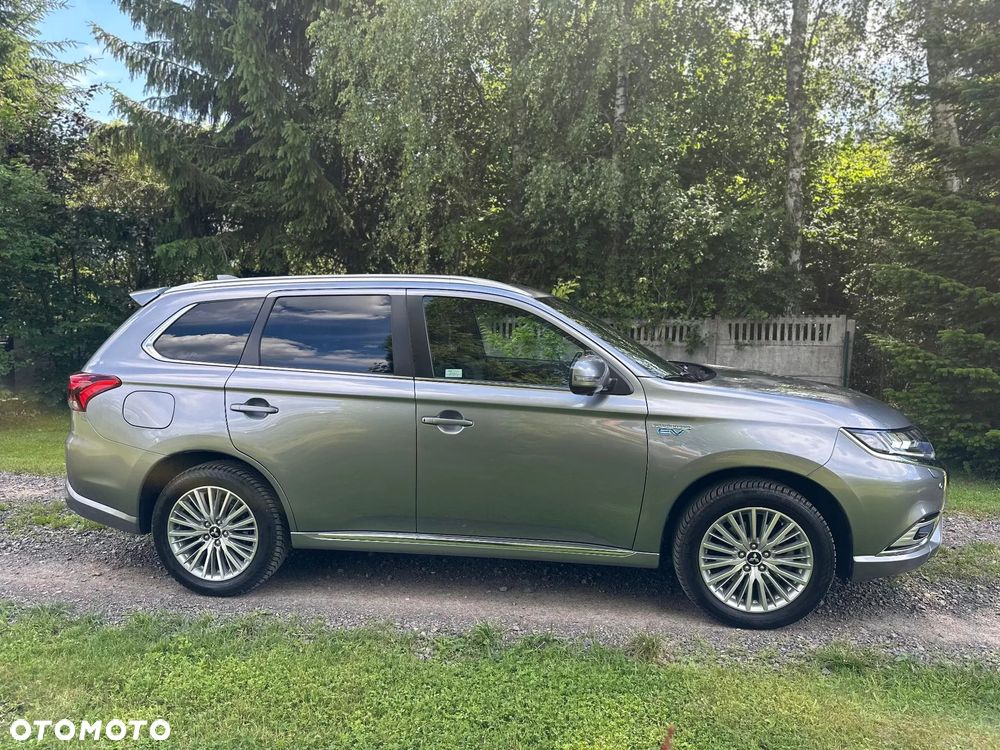 Mitsubishi Outlander Instyle NAVI + - 16