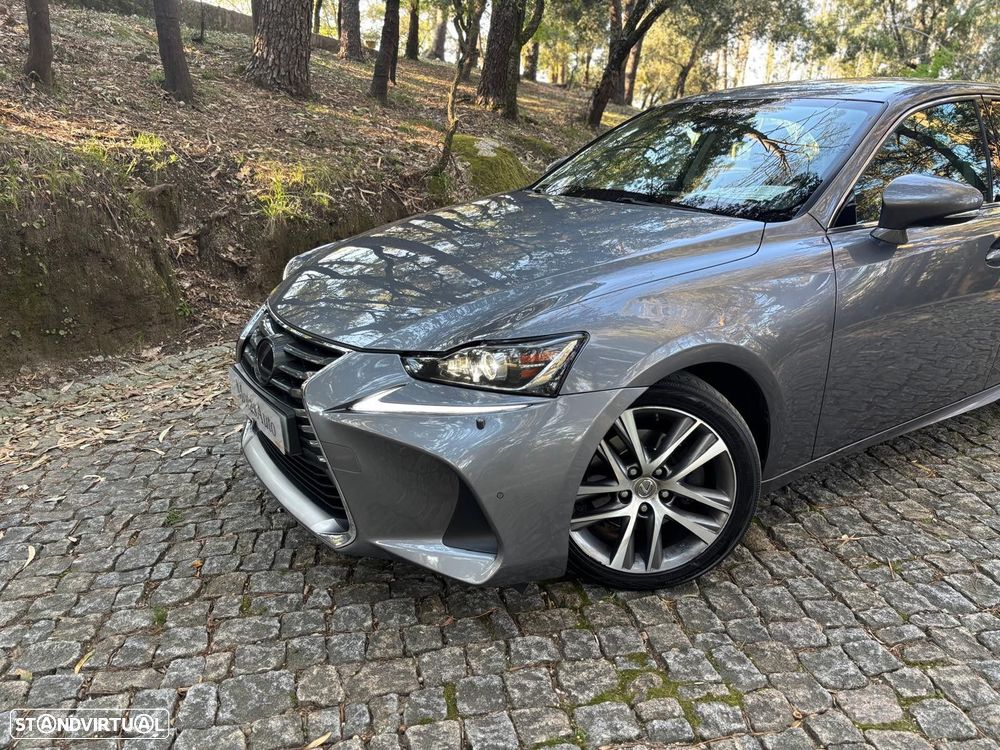 Lexus IS 300H - 3