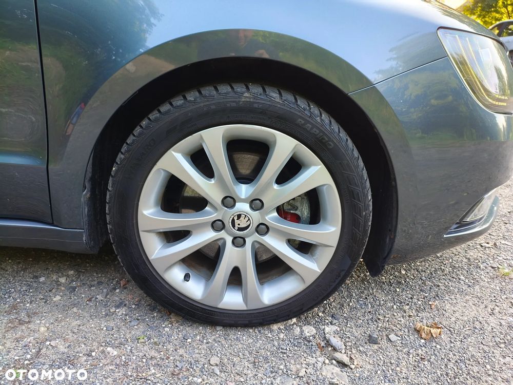 Skoda Superb 2.0 TDI DSG Elegance - 24