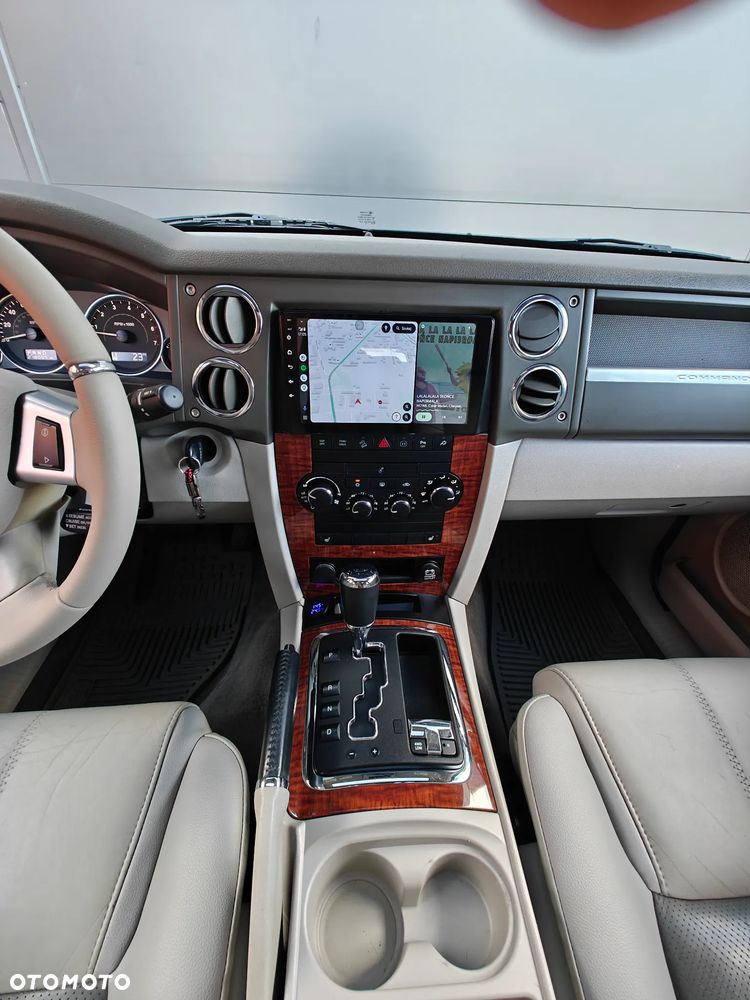 Jeep Commander 5.7 V8 Limited - 17
