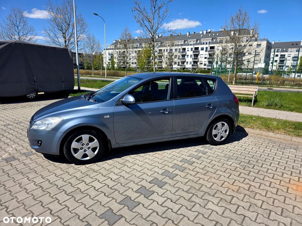 Kia Ceed 2.0 crdi Comfort + - 14