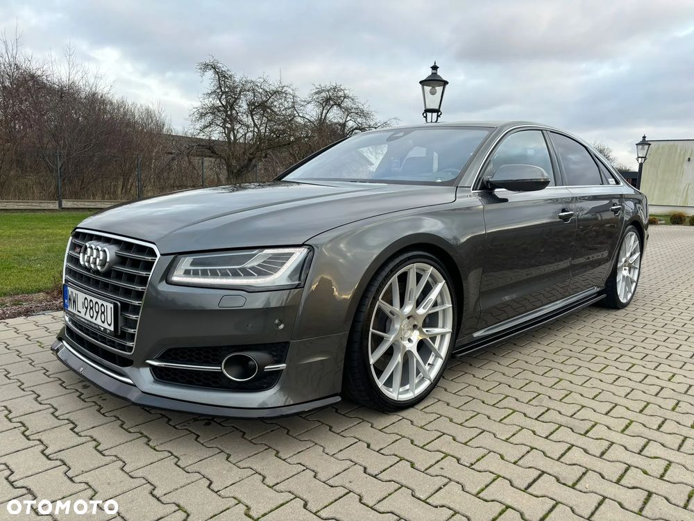 Audi S8 - 1