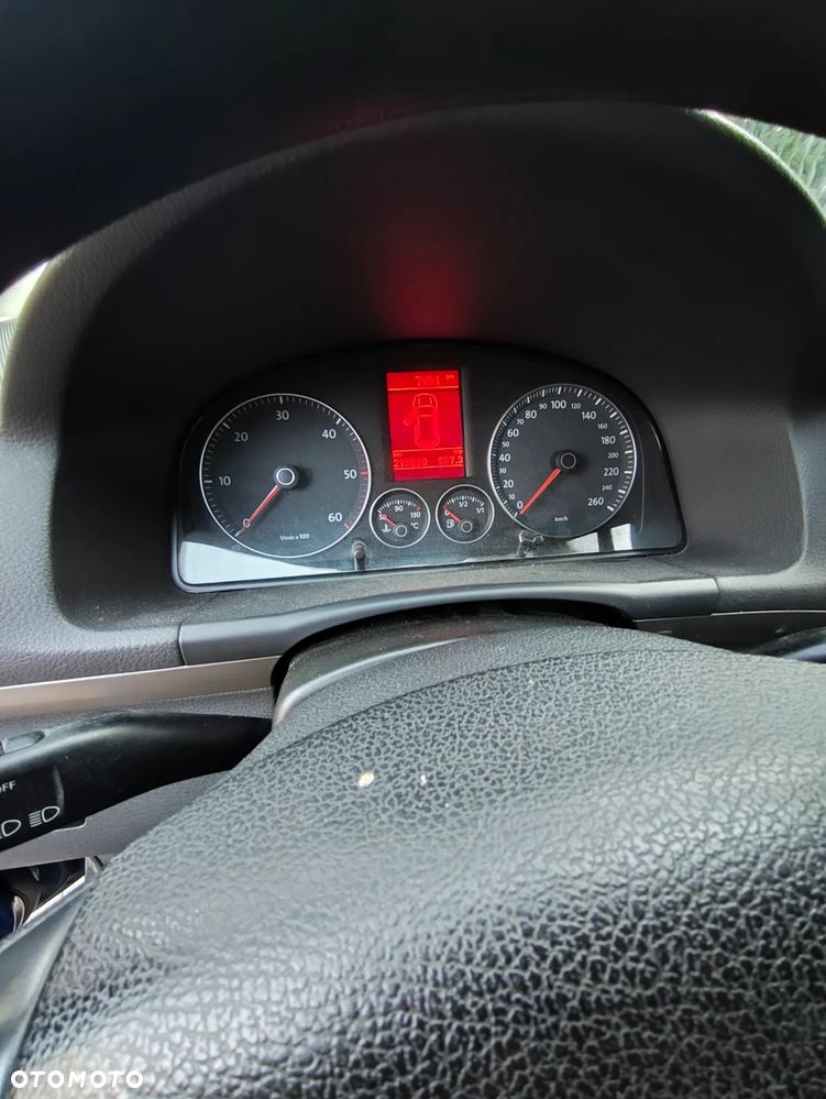 Volkswagen Touran 2.0 TDI Highline DSG - 2