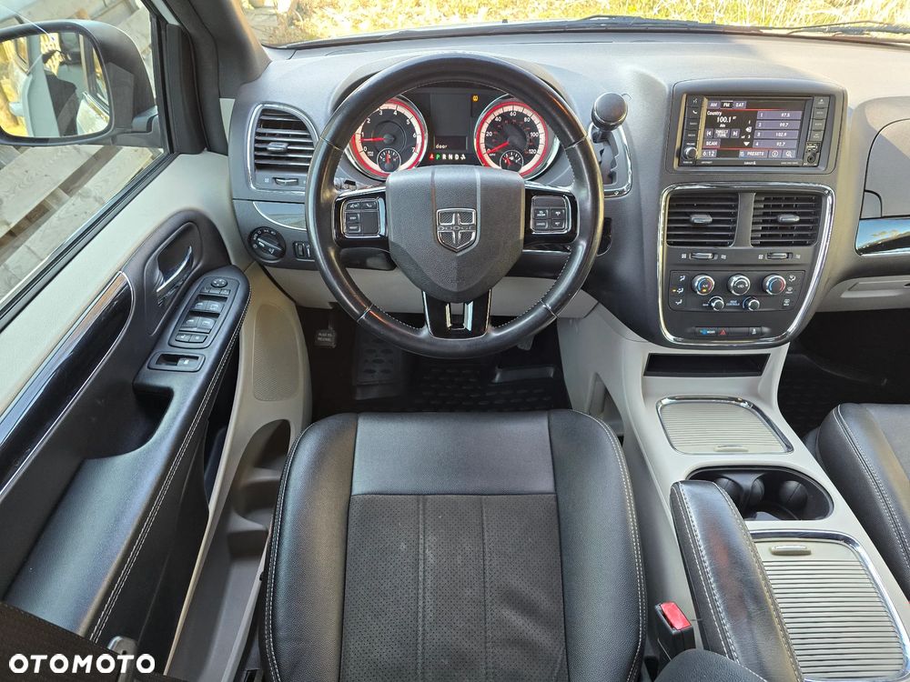 Dodge Grand Caravan - 34