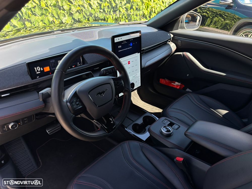 Ford Mustang Mach-E AWD PREMIUM - 18