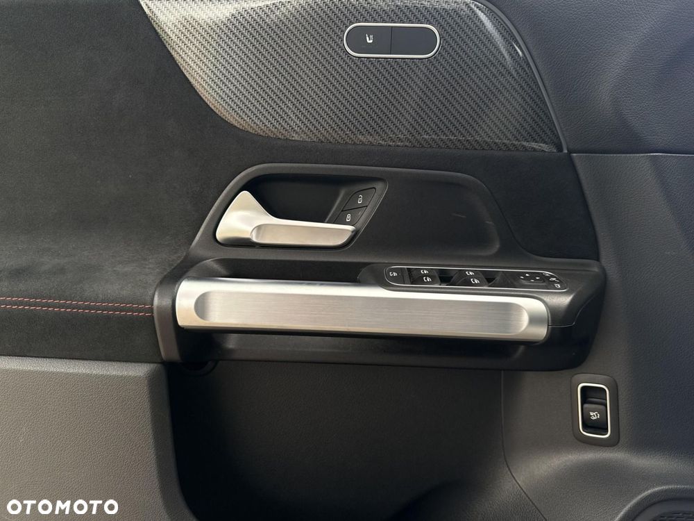 Mercedes-Benz GLB - 8