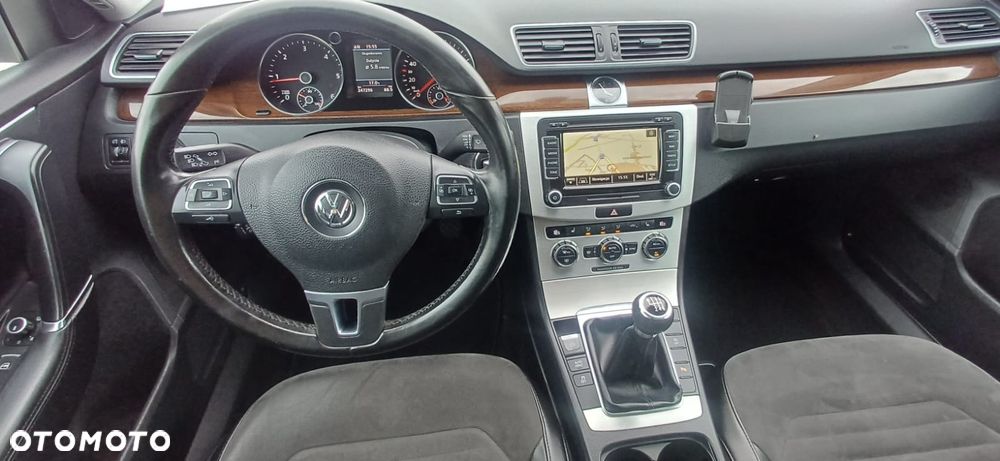 Volkswagen Passat - 15