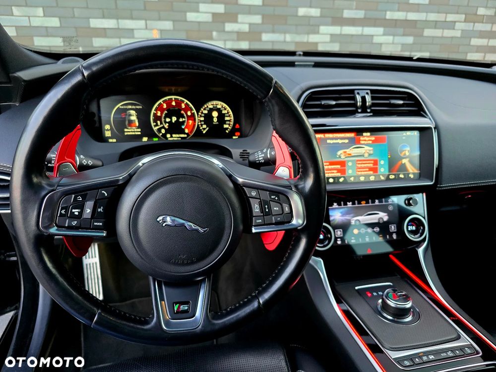 Jaguar XE S - 22