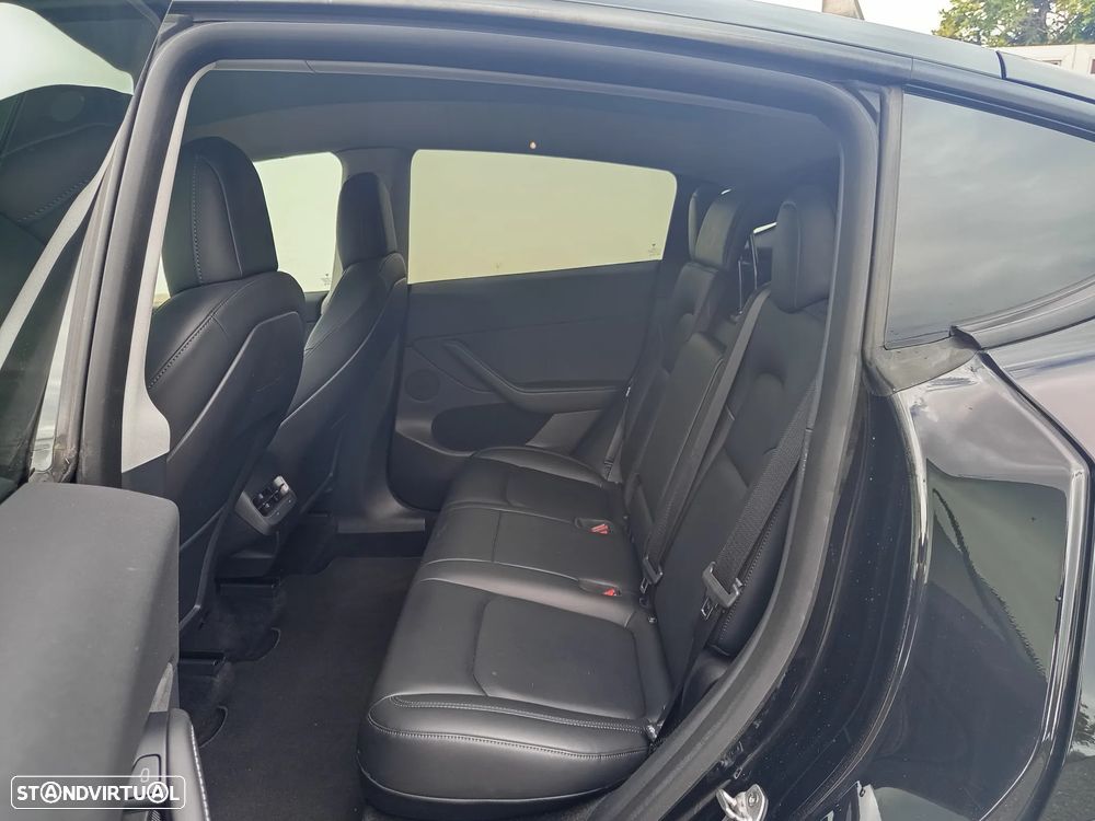 Tesla Model Y Long Range Dual Motor AWD - 12