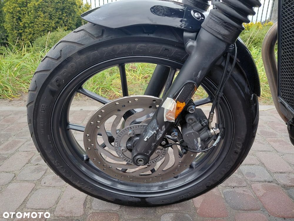 Triumph Street Twin - 16
