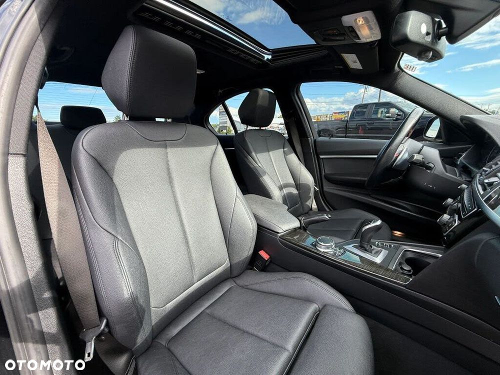 BMW Seria 3 330i xDrive - 14