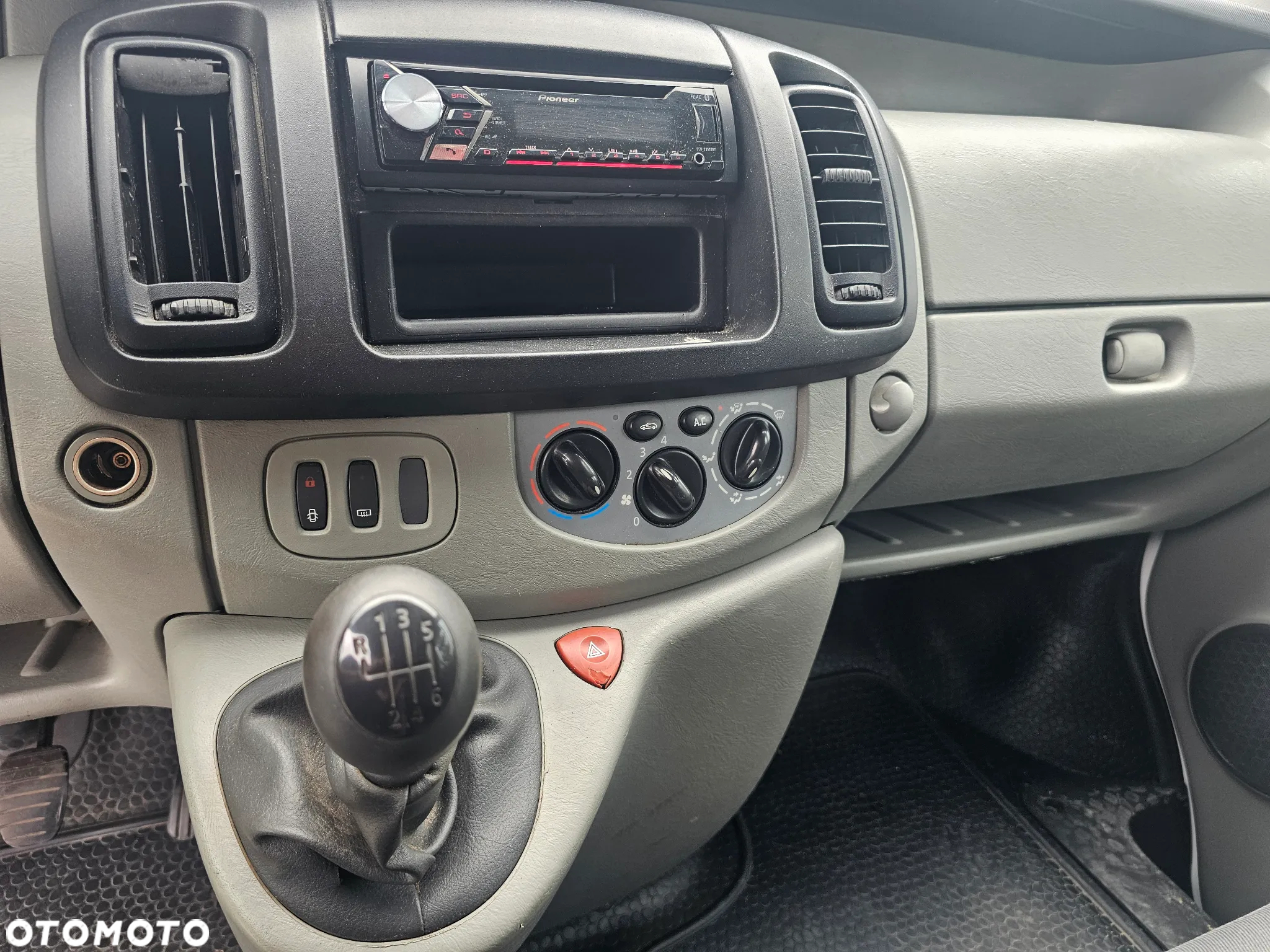 Opel Vivaro - 13