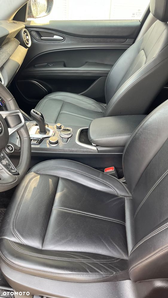 Alfa Romeo Stelvio 2.0 Turbo 16V AT8-Q4 Veloce Ti - 10