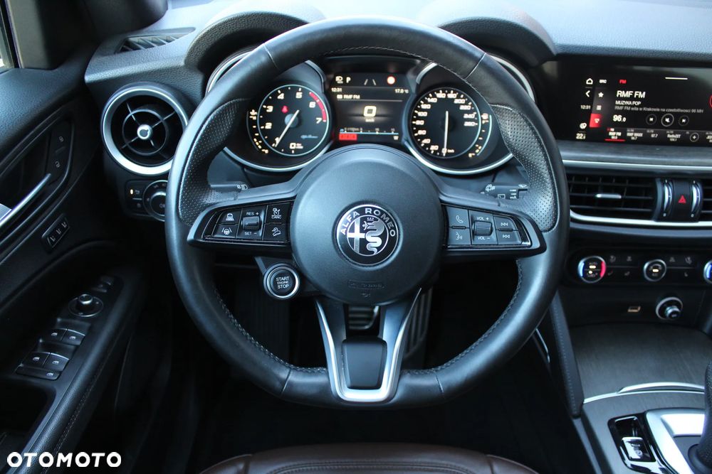 Alfa Romeo Stelvio 2.0 Turbo TI Q4 - 12
