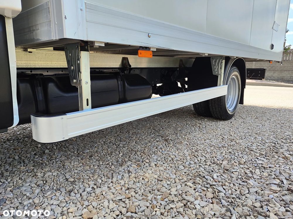 Iveco DAILY 50/35c15 3.0d 150KM** BLIŹNIAK** Kontener 8-EuroPalet + DRZWI BOCZNE** POLSKI SALON** 233 tyś KM** DMC do 3.5T kat.B** - 25